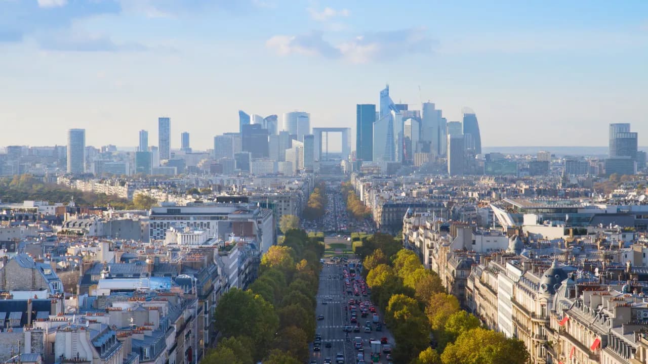 Atmospheric image for sworn French translations